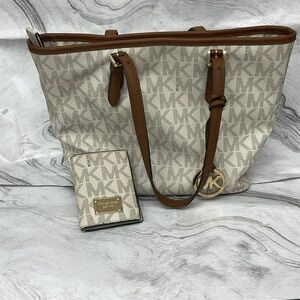 Michael Kors bag with matching chargeable wallet